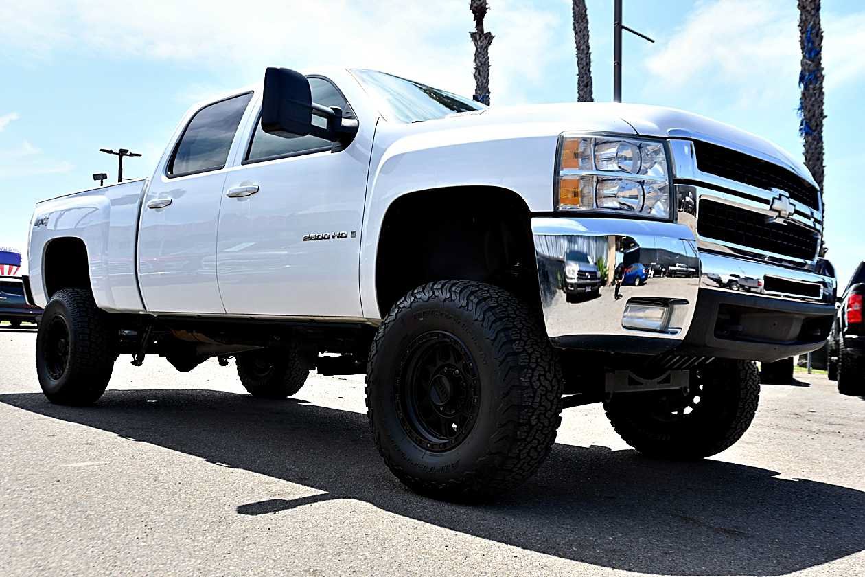 Used 2009 Chevrolet Silverado 2500 LTZ AWD/4WD image 3