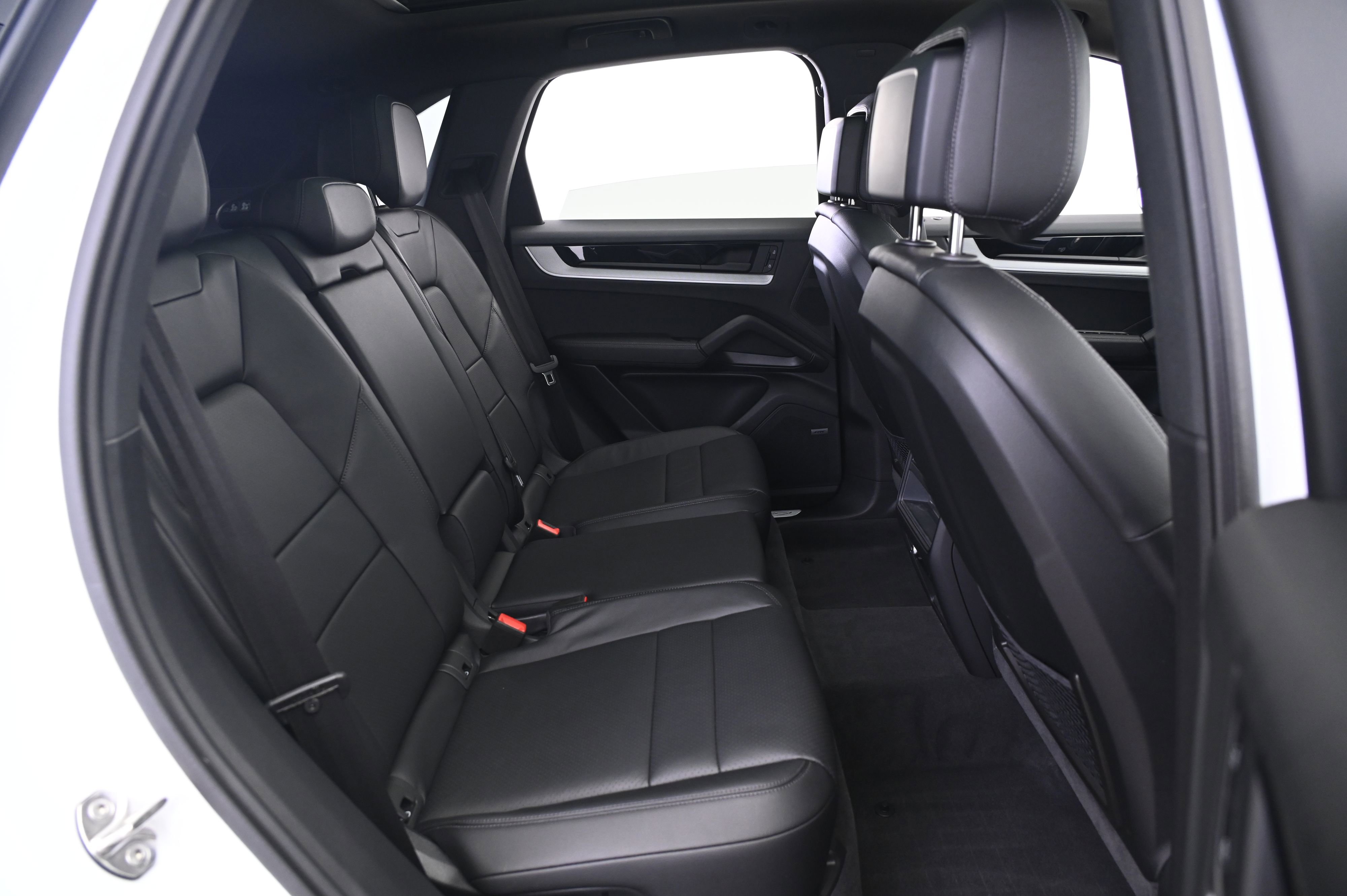 Certified 2025 Porsche Cayenne E-Hybrid image 18