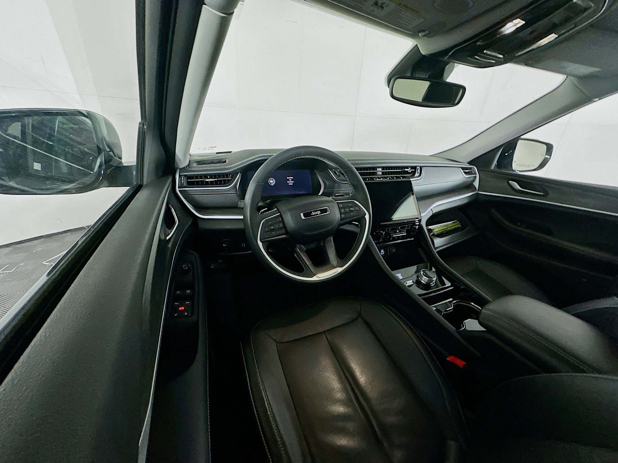 Used 2023 Jeep Grand Cherokee Limited image 18