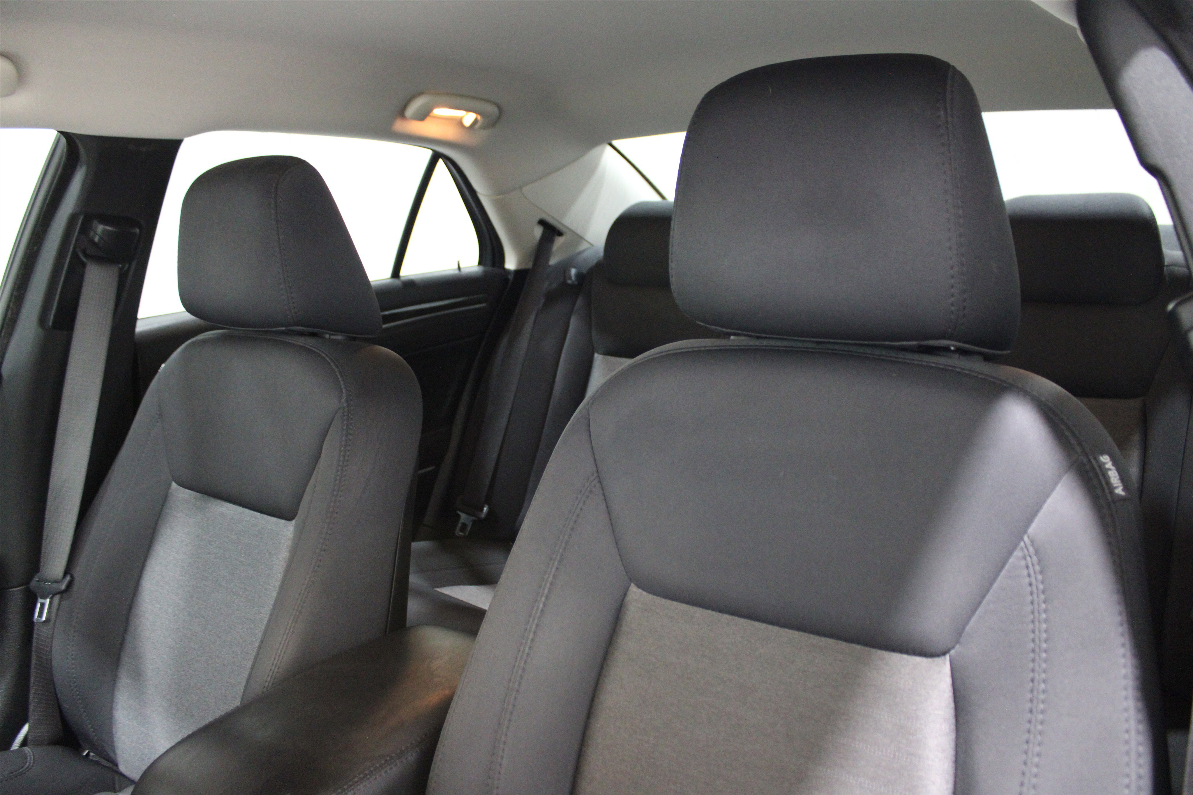 Used 2018 Chrysler 300 Touring w/ Sport Appearance Package image 5