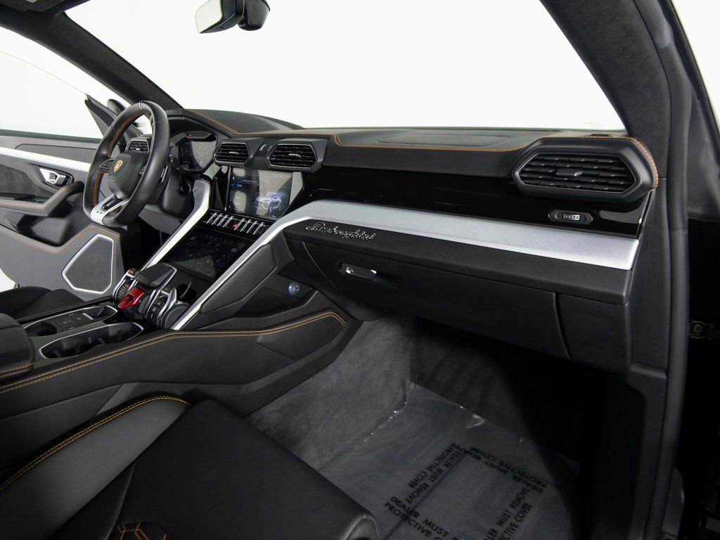 Used 2022 Lamborghini Urus image 24