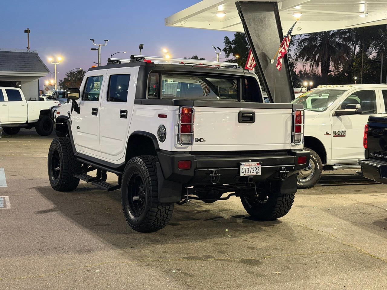 Used 2005 HUMMER H2 SUT w/ Preferred Equipment Group AWD/4WD image 46