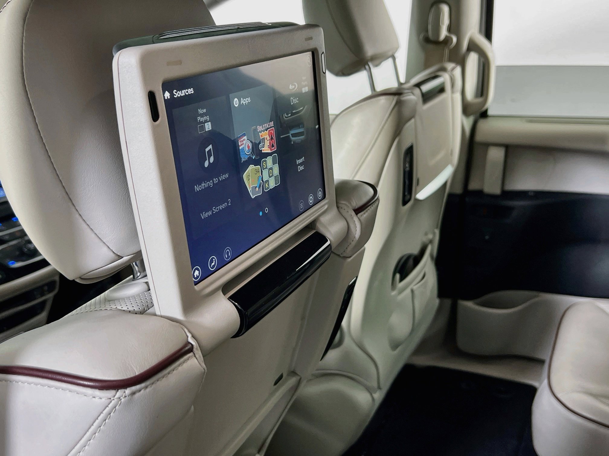 Used 2017 Chrysler Pacifica Limited w/ UConnect Theater Package FWD image 26