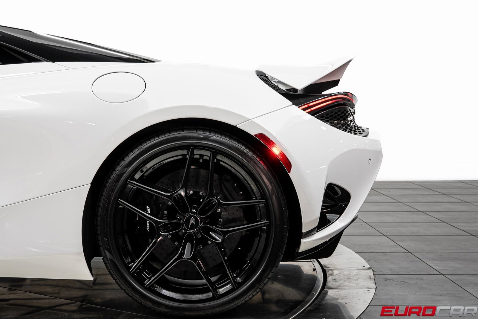 Used 2024 McLaren 750S Spider image 20