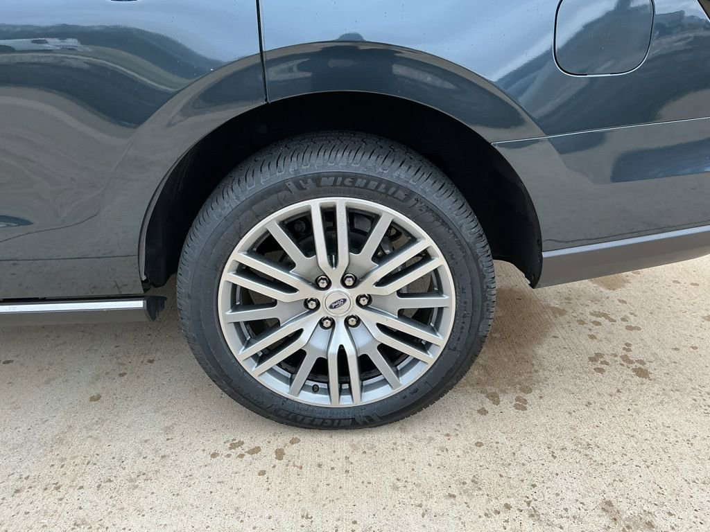 Used 2023 Ford Expedition Limited image 6