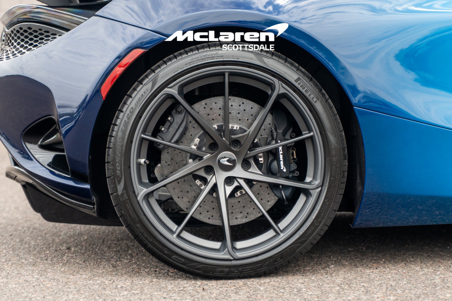 Used 2025 McLaren 750S Spider RWD image 29