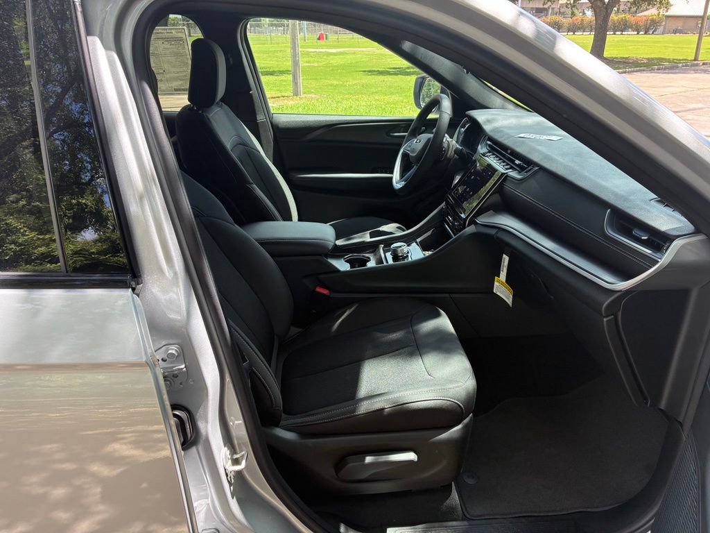 New 2026 Jeep Grand Cherokee Laredo X RWD image 12