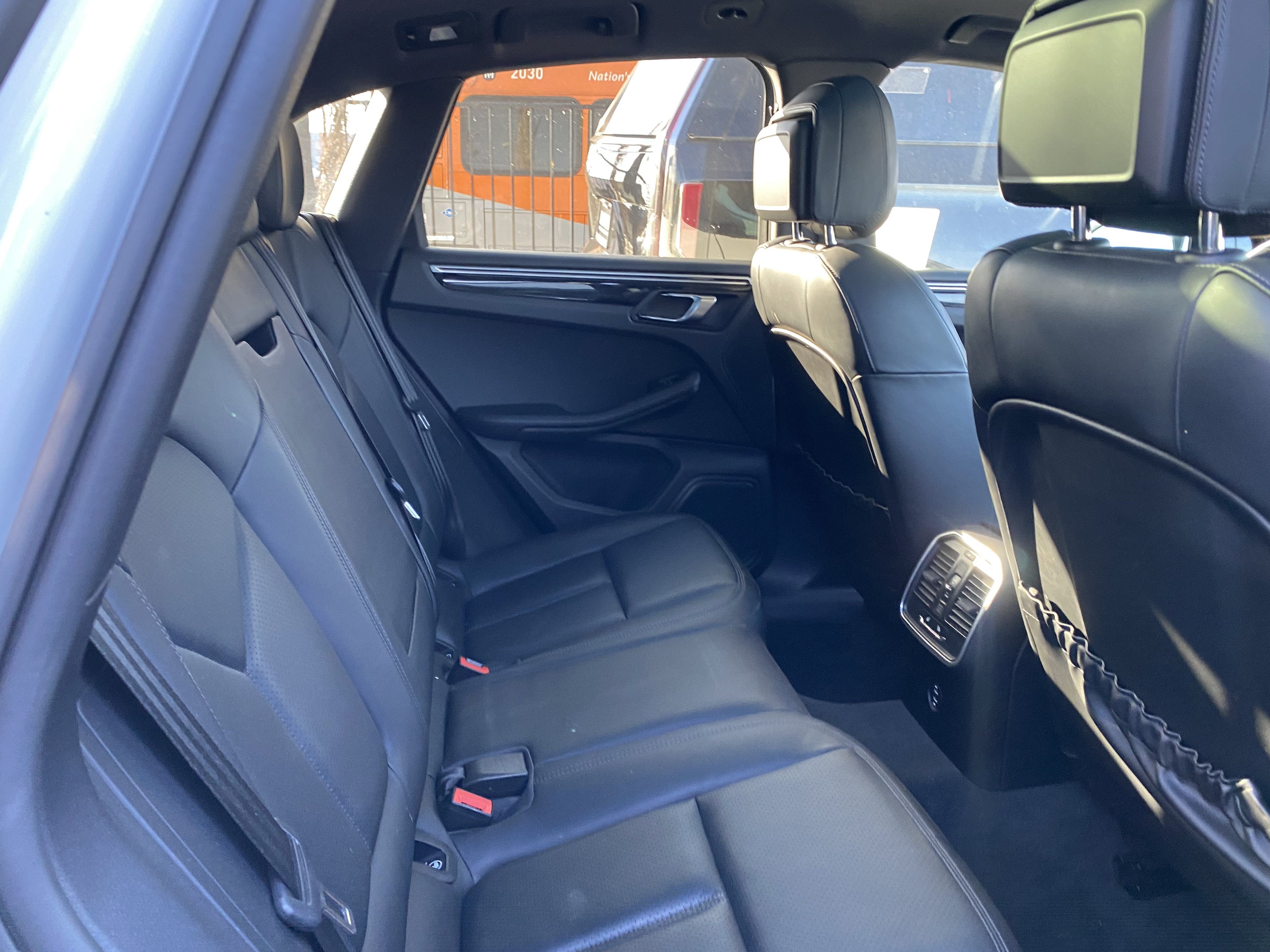 Used 2023 Porsche Macan AWD/4WD image 23