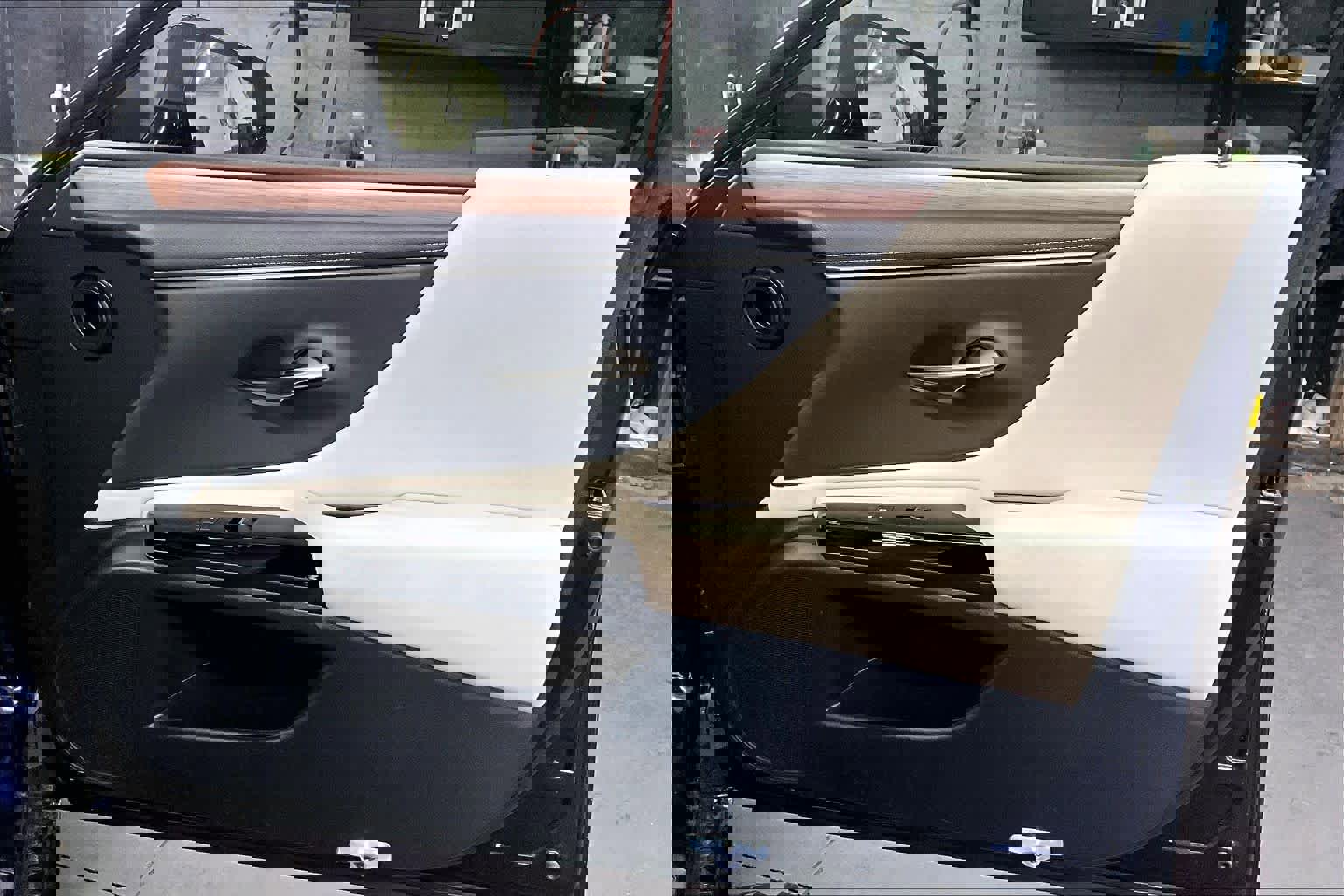 Used 2024 Lexus ES 350 w/ Premium Package image 23