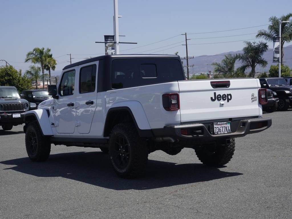 Certified 2025 Jeep Gladiator Sport AWD/4WD image 6