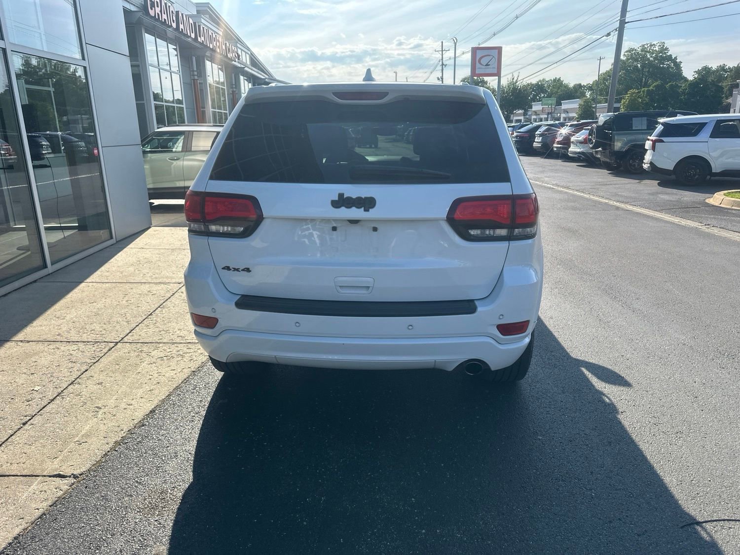 Used 2019 Jeep Grand Cherokee Altitude AWD/4WD image 4