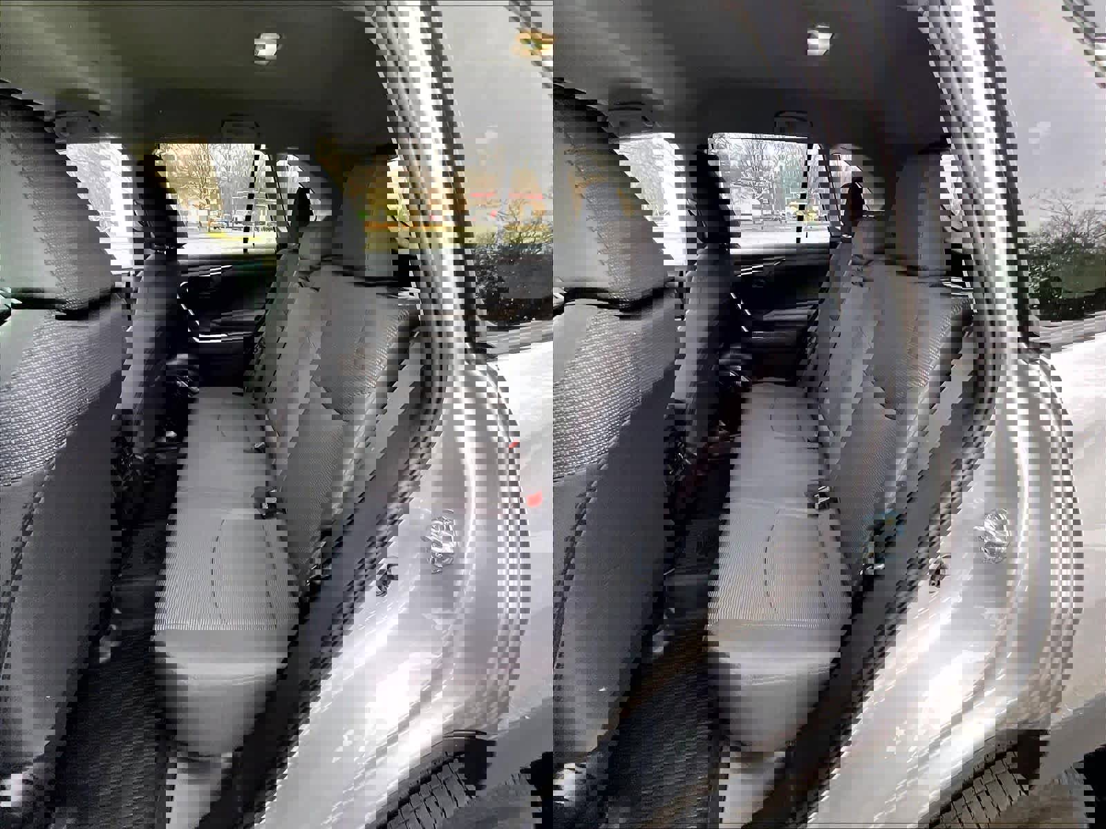 Used 2022 Toyota RAV4 LE image 15