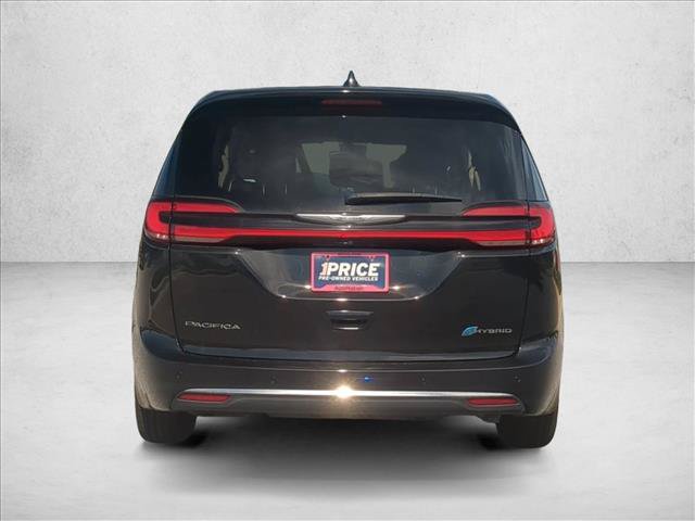 Used 2023 Chrysler Pacifica Touring-L FWD image 6