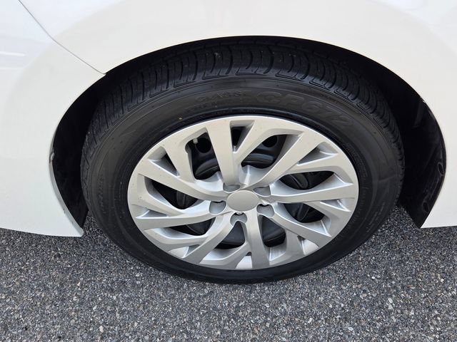 Used 2018 Toyota Corolla LE FWD image 17