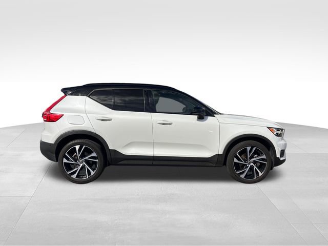 Used 2019 Volvo XC40 T4 R-Design image 6