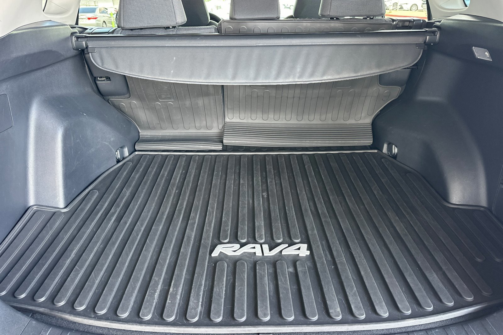 Used 2021 Toyota RAV4 LE AWD/4WD image 15