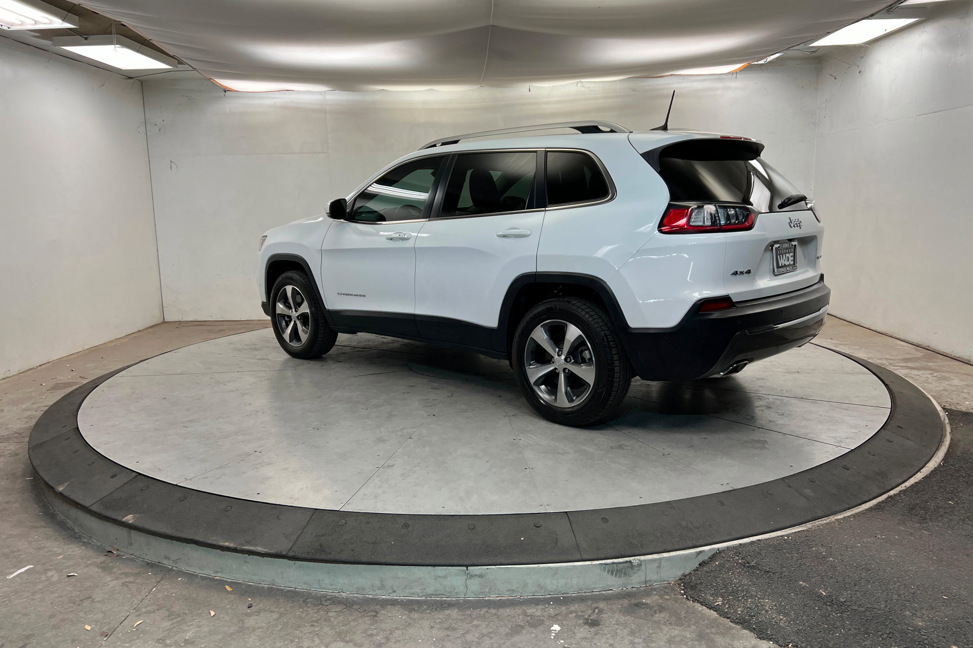 Used 2021 Jeep Cherokee Limited image 3