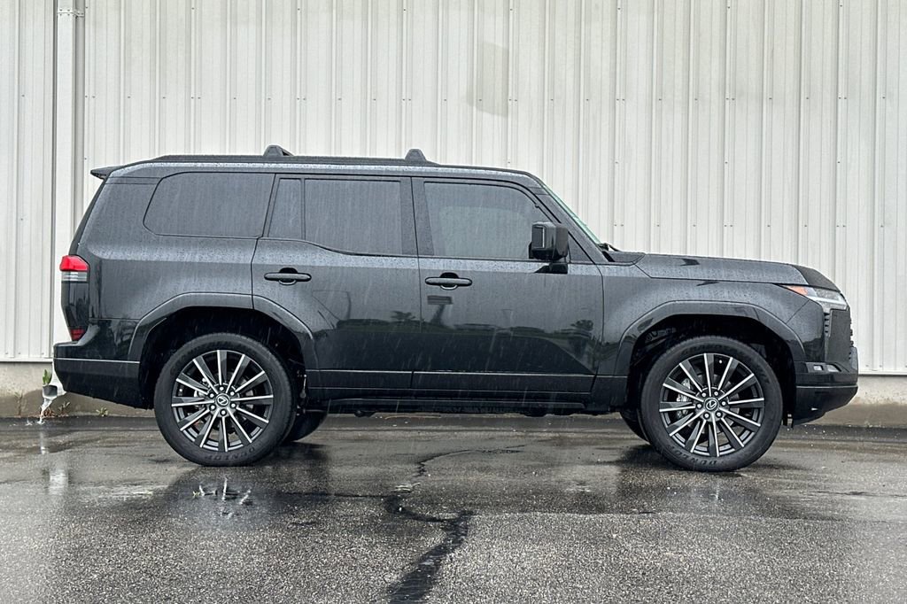Used 2025 Lexus GX 550 w/ Cold Area Package image 3