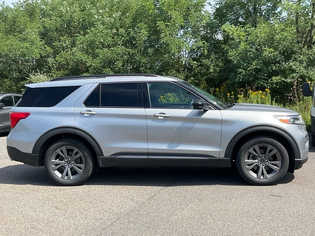 Used 2022 Ford Explorer XLT w/ Equipment Group 202A AWD/4WD image 23