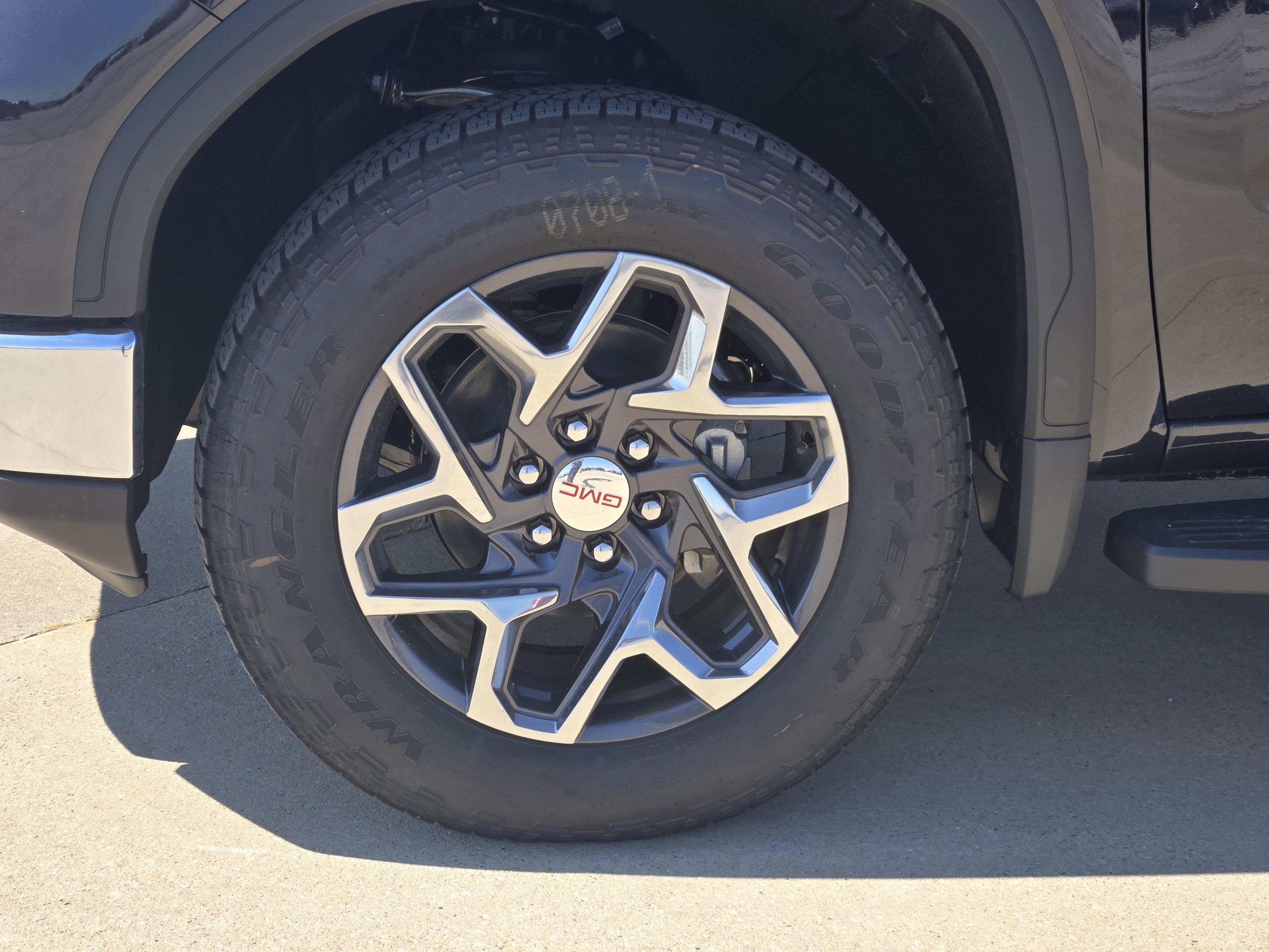 New 2026 GMC Sierra 1500 SLT image 9