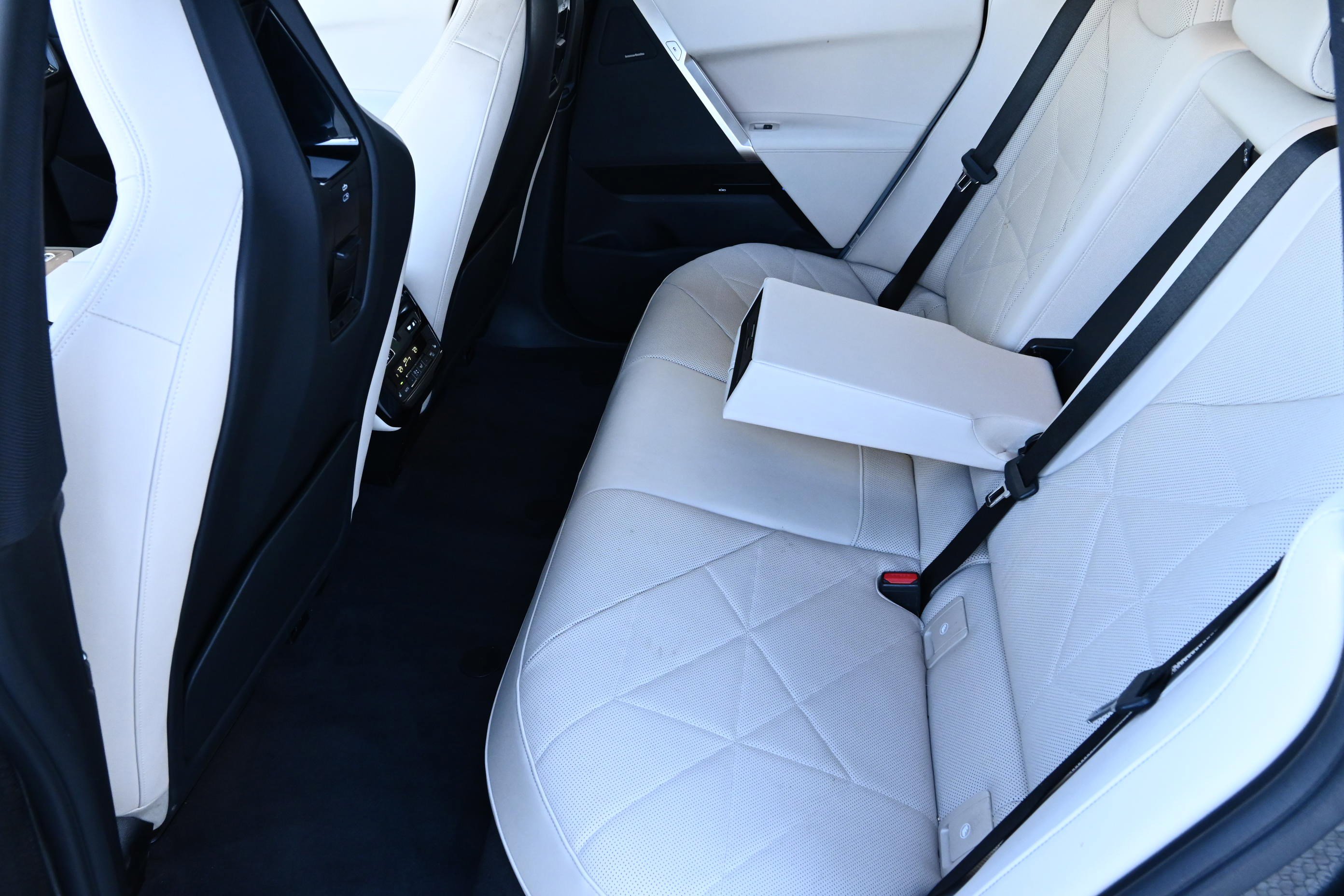 Certified 2024 BMW iX xDrive50 w/ Premium Package image 11