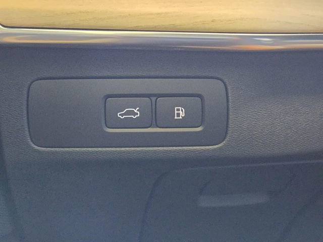 Used 2025 Volvo XC90 T8 Core image 25