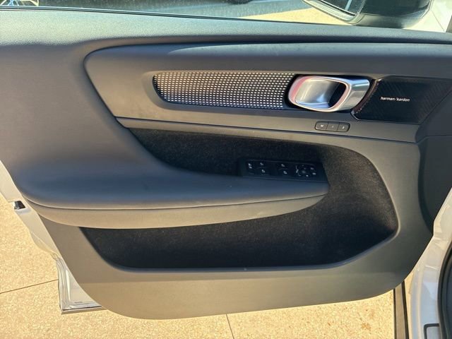 Used 2020 Volvo XC40 T5 R-Design w/ Protection Package Premier AWD/4WD image 20