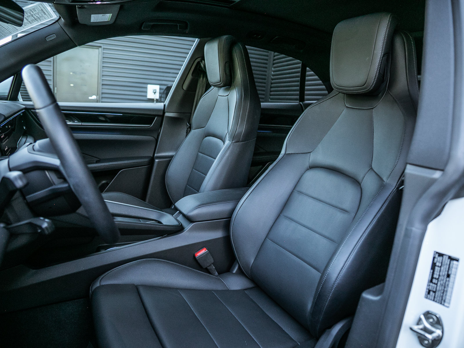 Certified 2025 Porsche Macan Electric RWD image 5