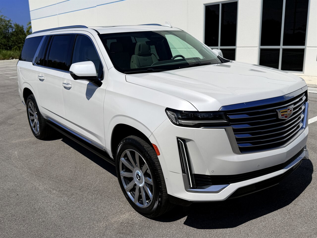 Used 2021 Cadillac Escalade ESV Premium Luxury Platinum AWD/4WD image 6