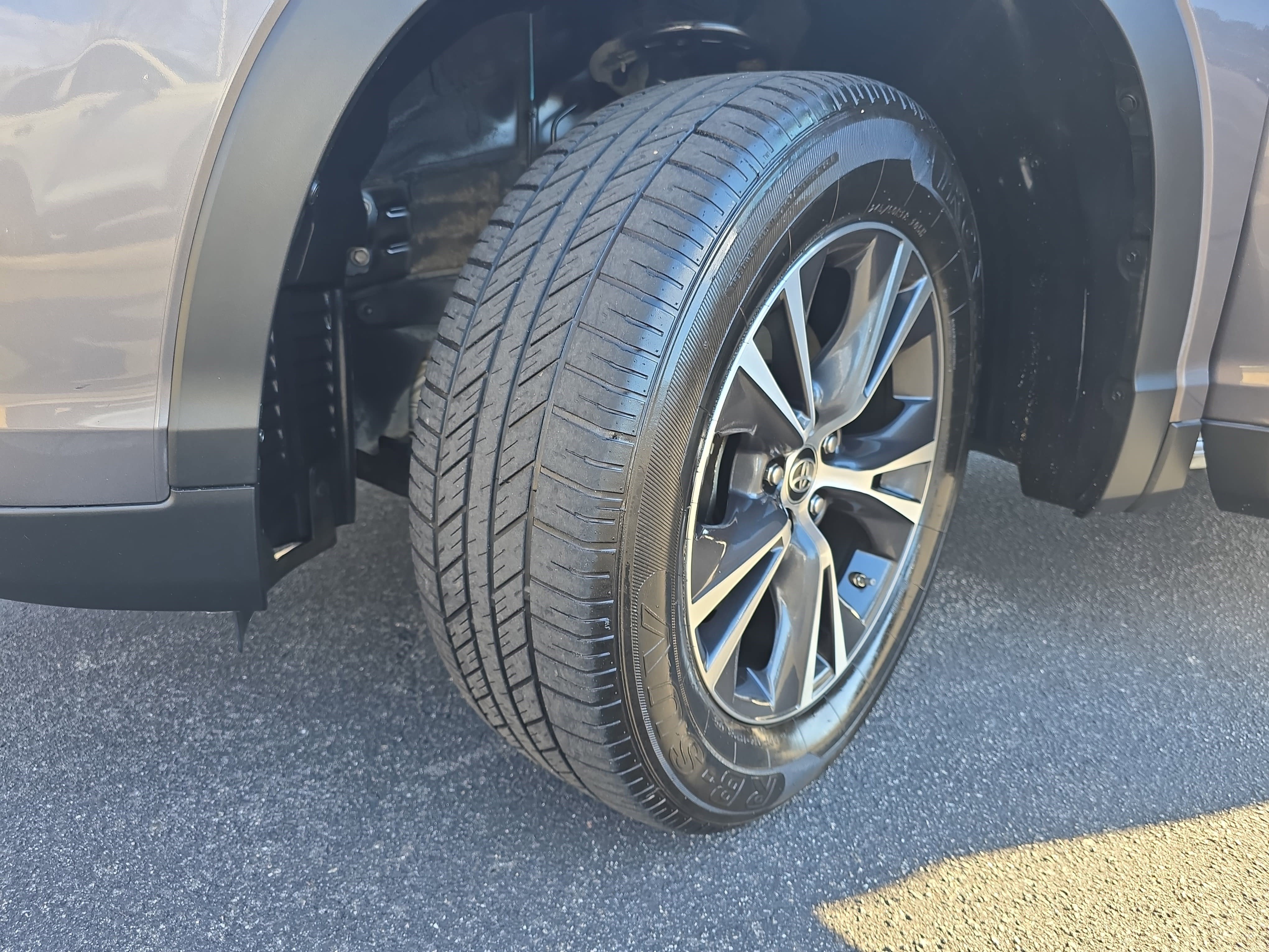 Used 2019 Toyota Highlander LE image 28