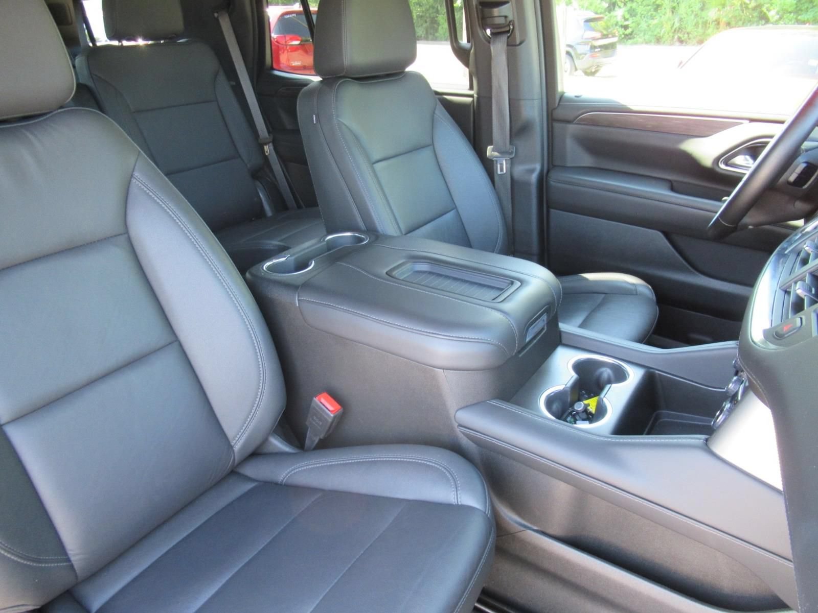 Used 2024 Chevrolet Tahoe Z71 w/ Luxury Package AWD/4WD image 9