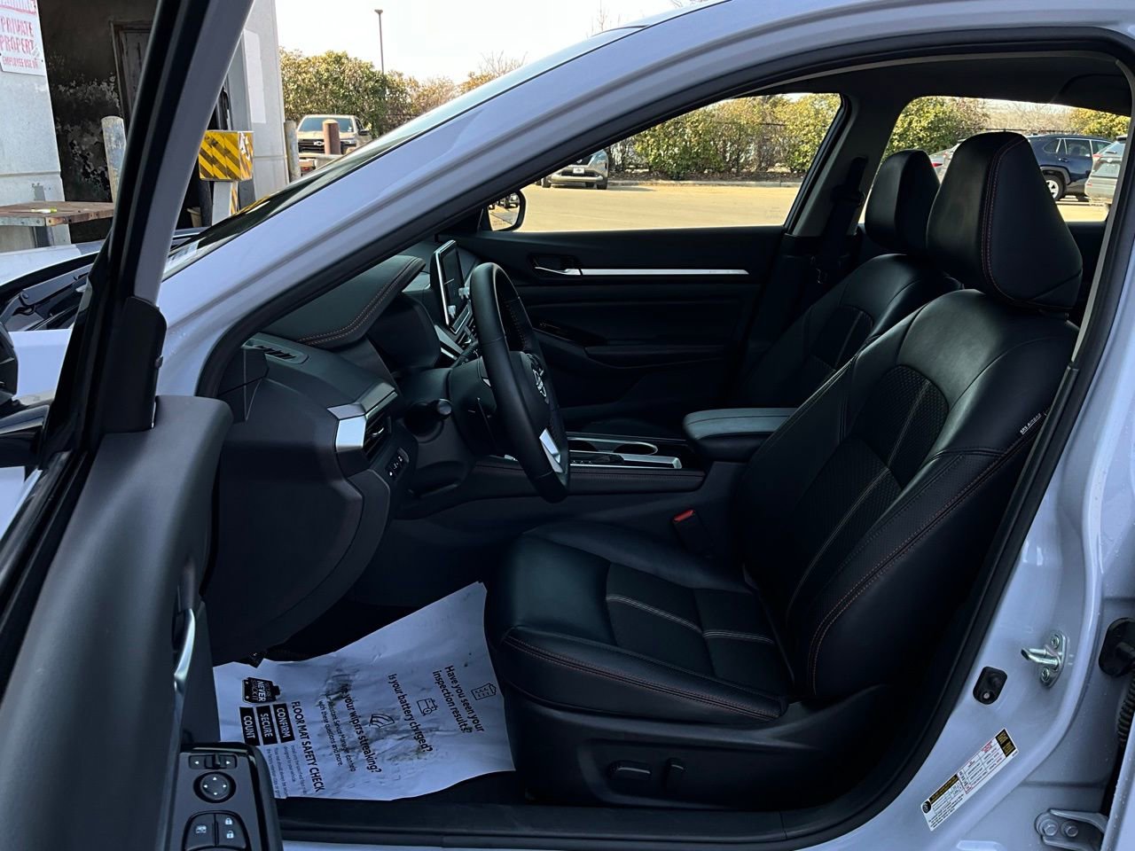 Used 2025 Nissan Altima 2.5 SR image 11