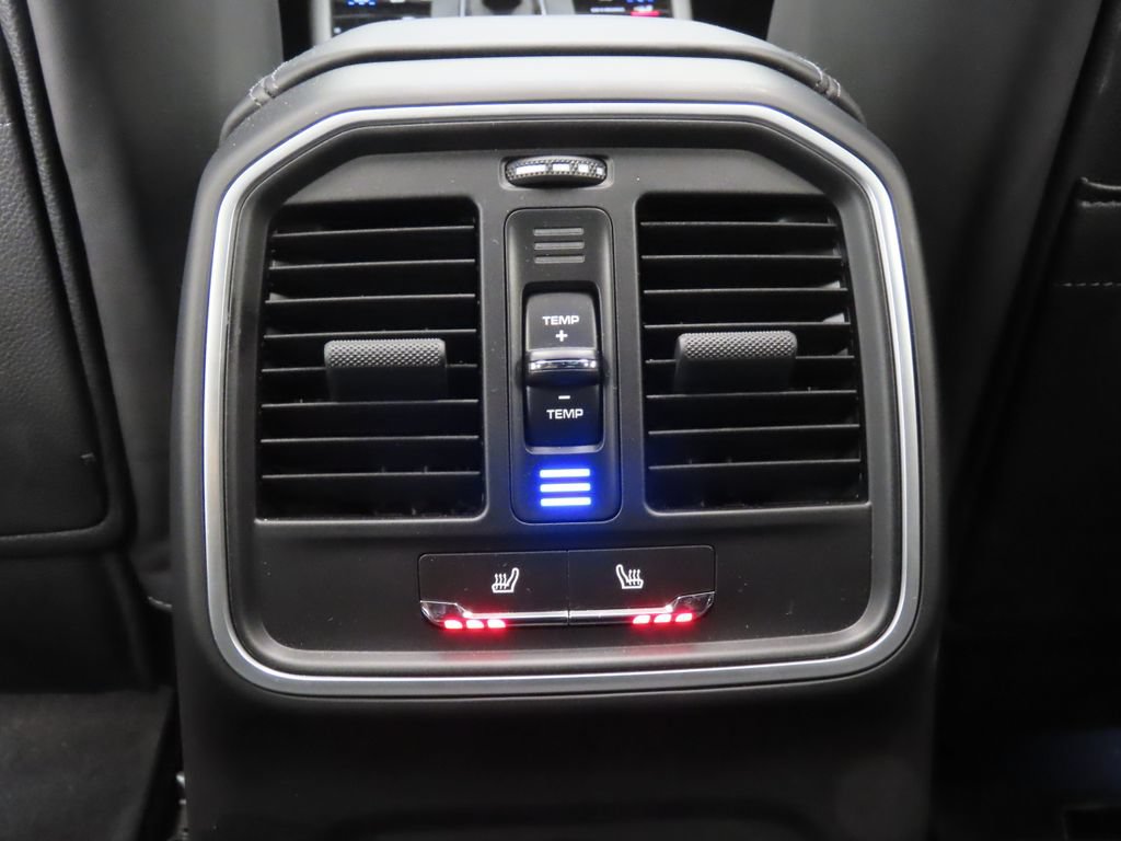 Certified 2026 Porsche Macan AWD/4WD image 33