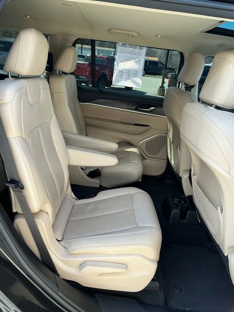 Used 2022 Jeep Grand Cherokee L Limited w/ Black Appearance Package image 14