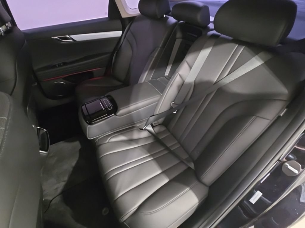 Used 2025 Genesis G80 2.5T AWD/4WD image 21