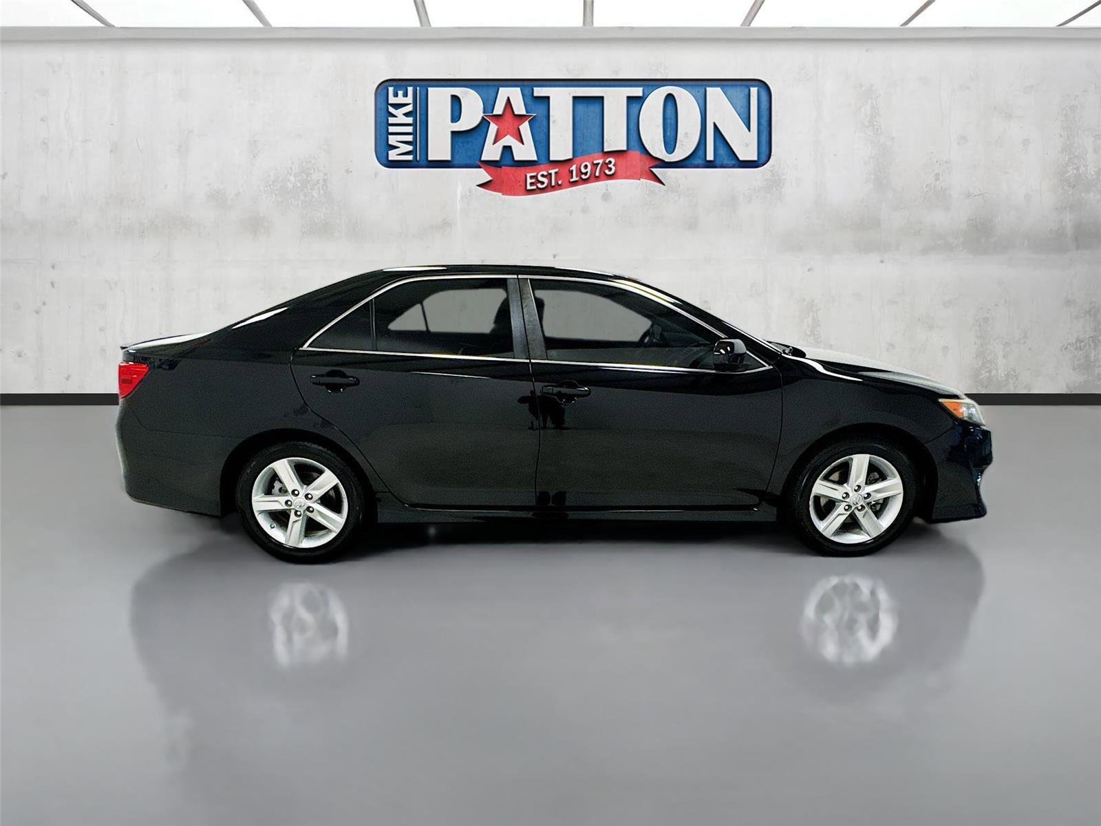 Used 2013 Toyota Camry SE FWD image 8