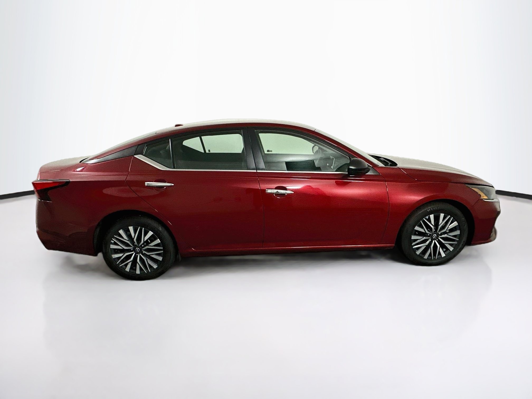 Used 2024 Nissan Altima 2.5 SV FWD image 10