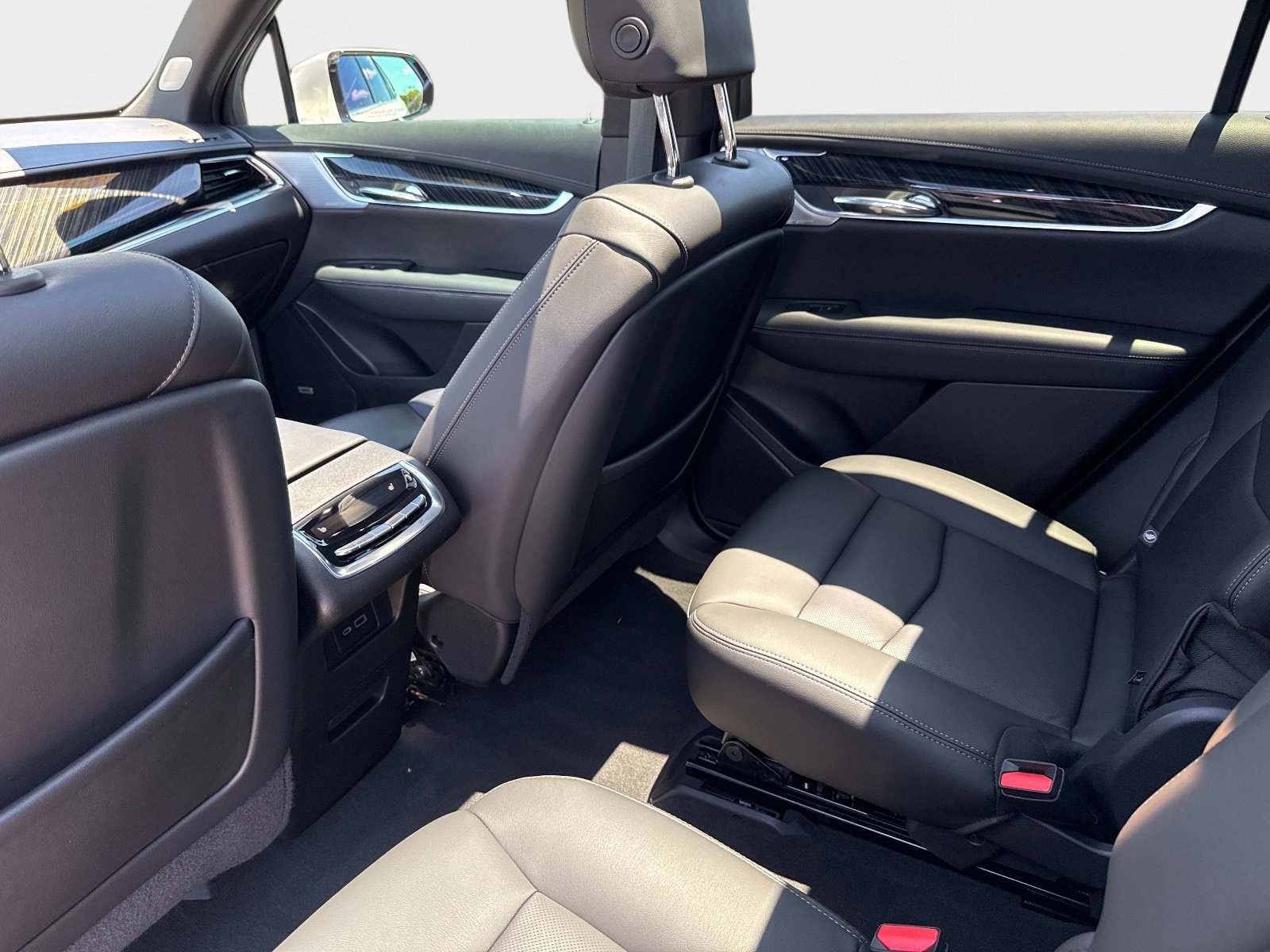 Used 2023 Cadillac XT6 Premium Luxury FWD image 16