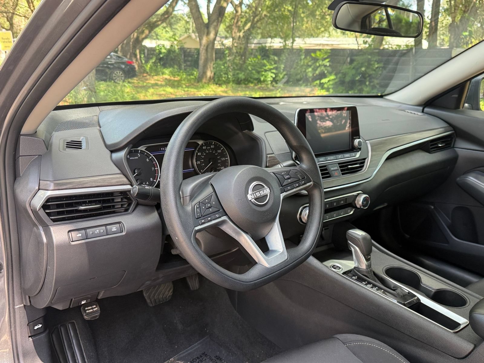 Used 2025 Nissan Altima 2.5 SV FWD image 31
