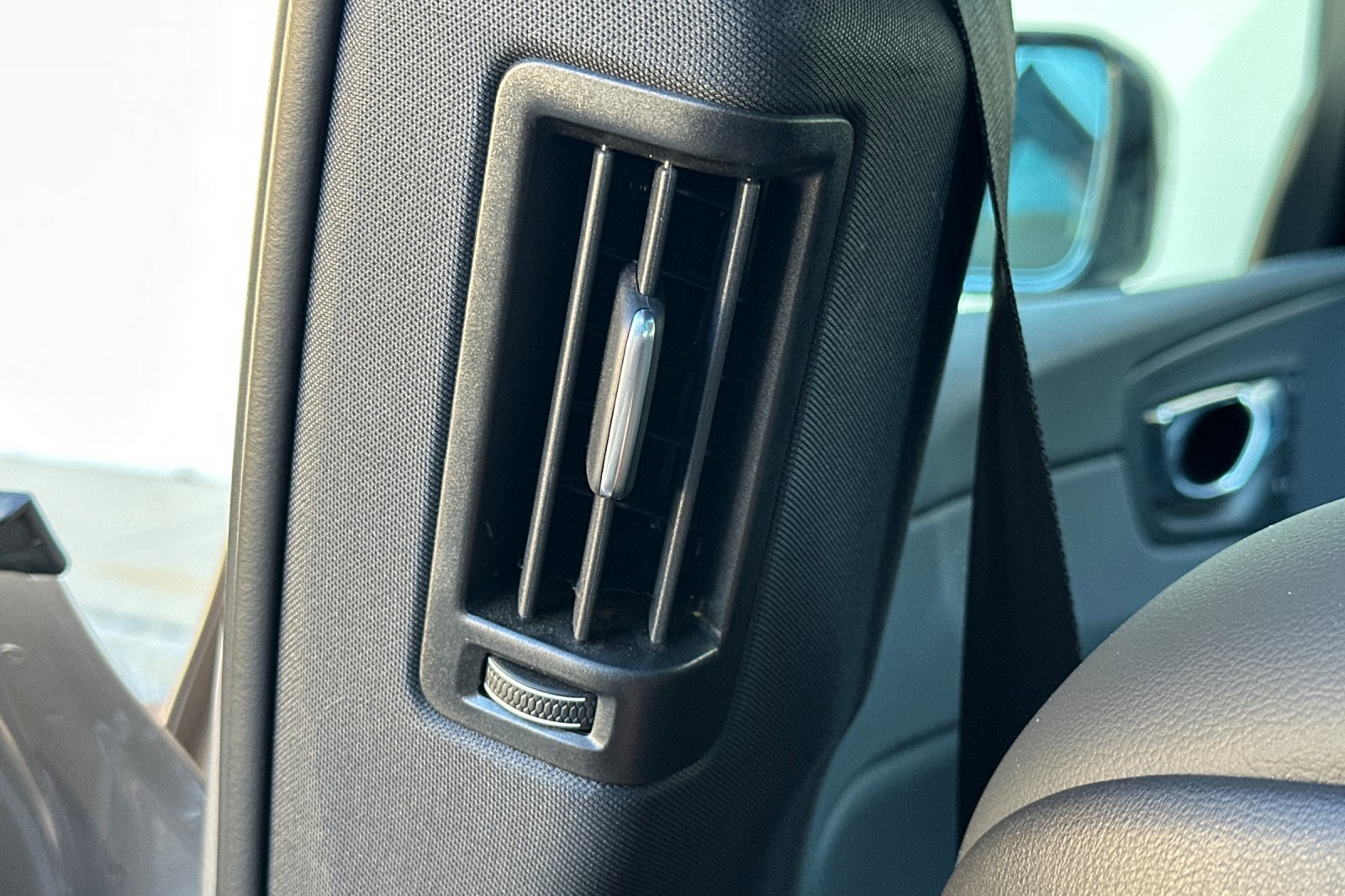 Certified 2025 Volvo XC60 B5 Core image 15