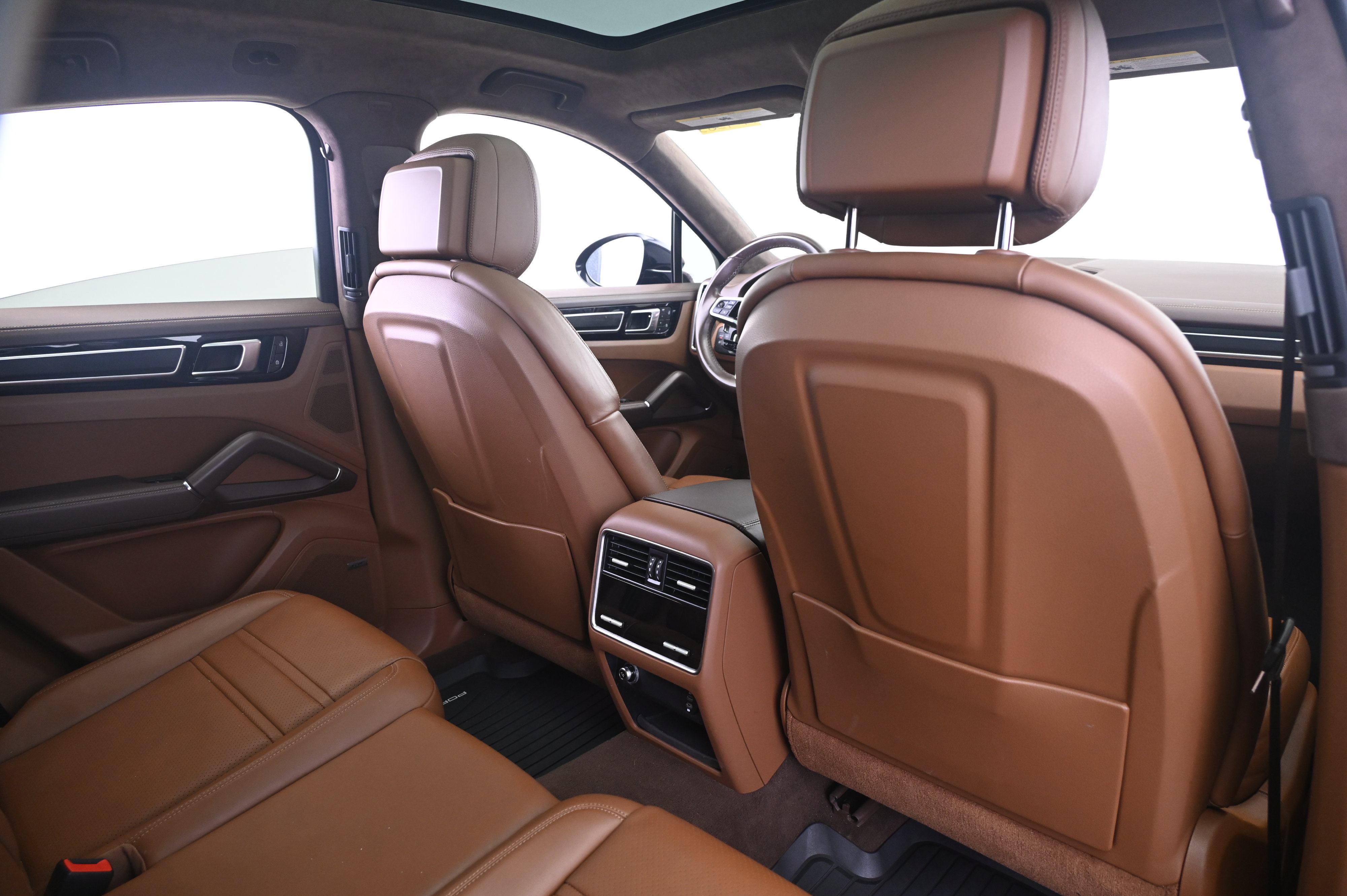 Certified 2023 Porsche Cayenne GTS AWD/4WD image 17