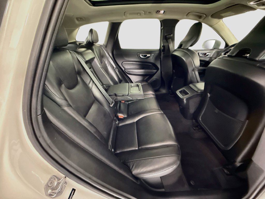 Used 2021 Volvo XC60 T5 Momentum w/ Protection Package Premier FWD image 22