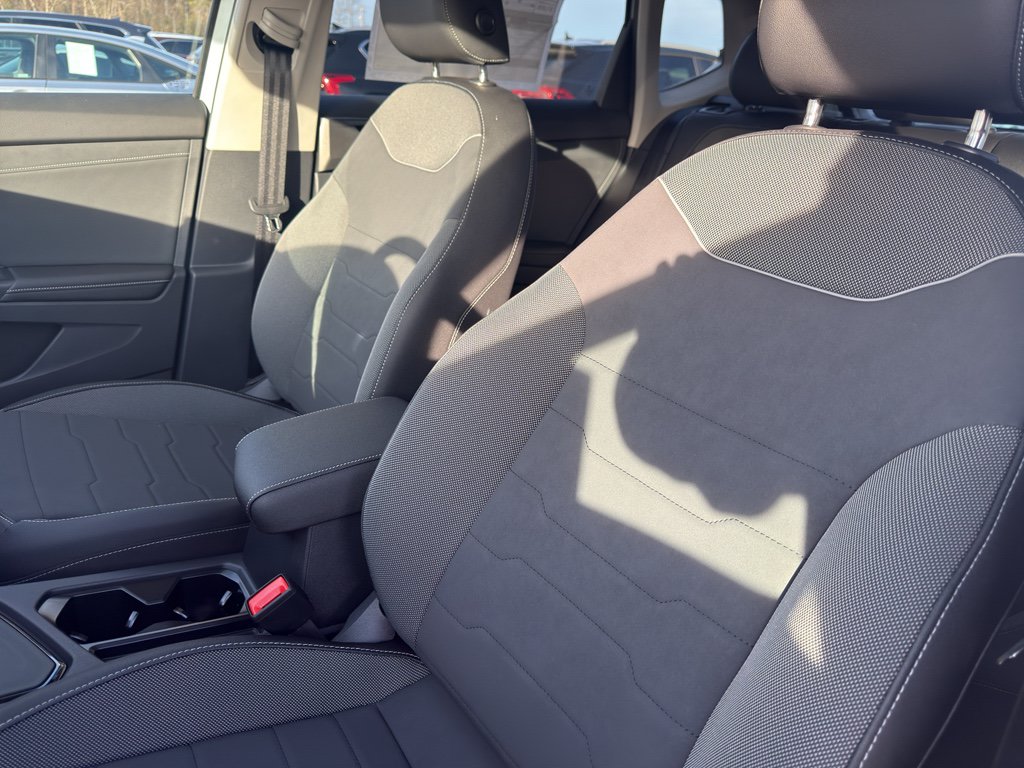 New 2026 Volkswagen Taos SE FWD image 12
