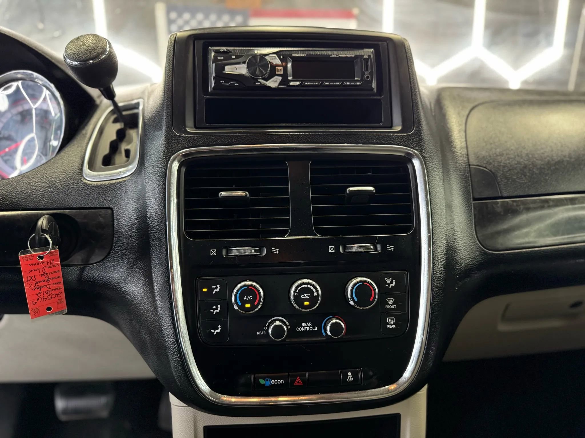 Used 2012 Dodge Grand Caravan SXT FWD image 16