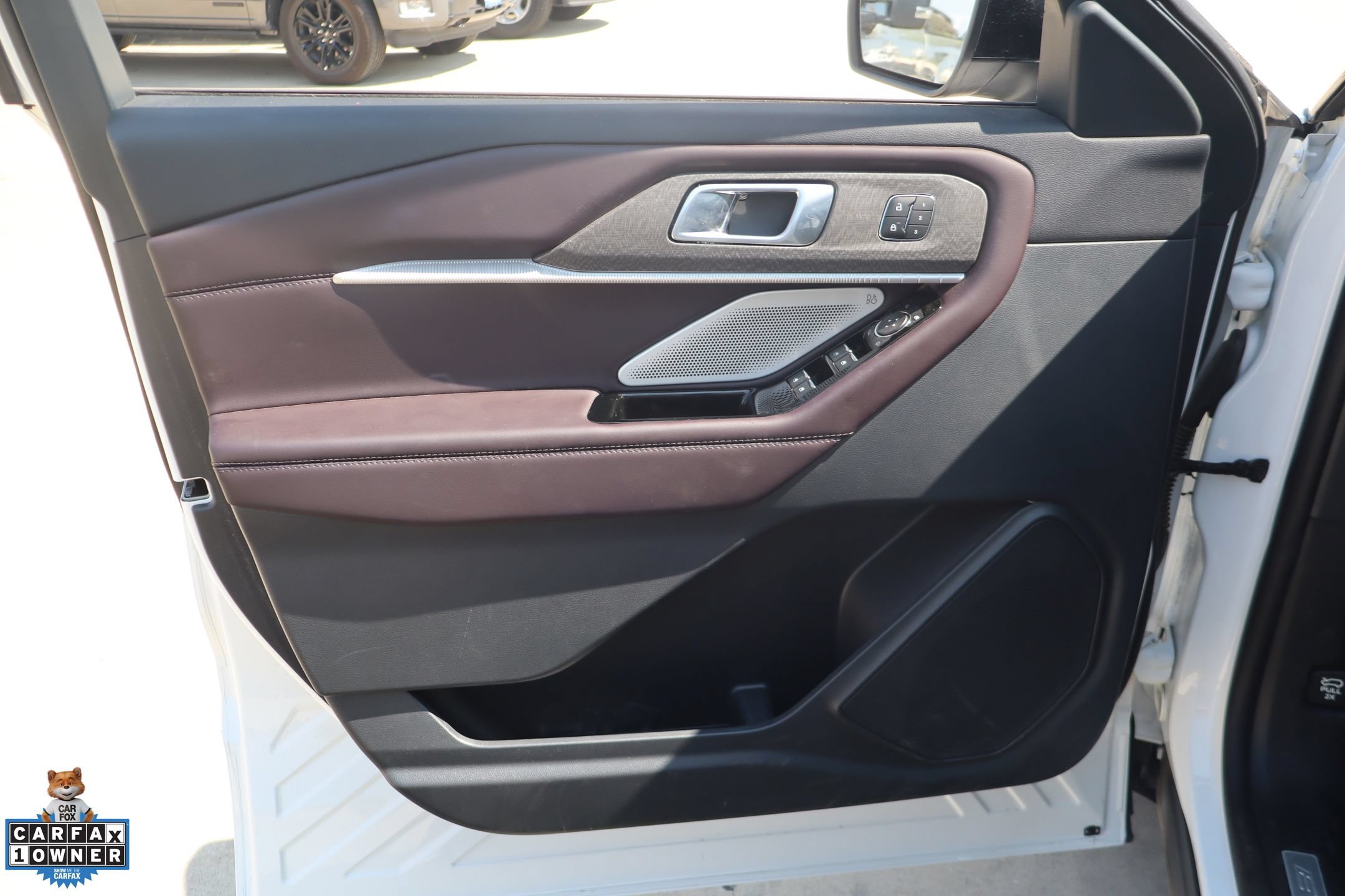 Used 2025 Ford Explorer Platinum RWD image 12