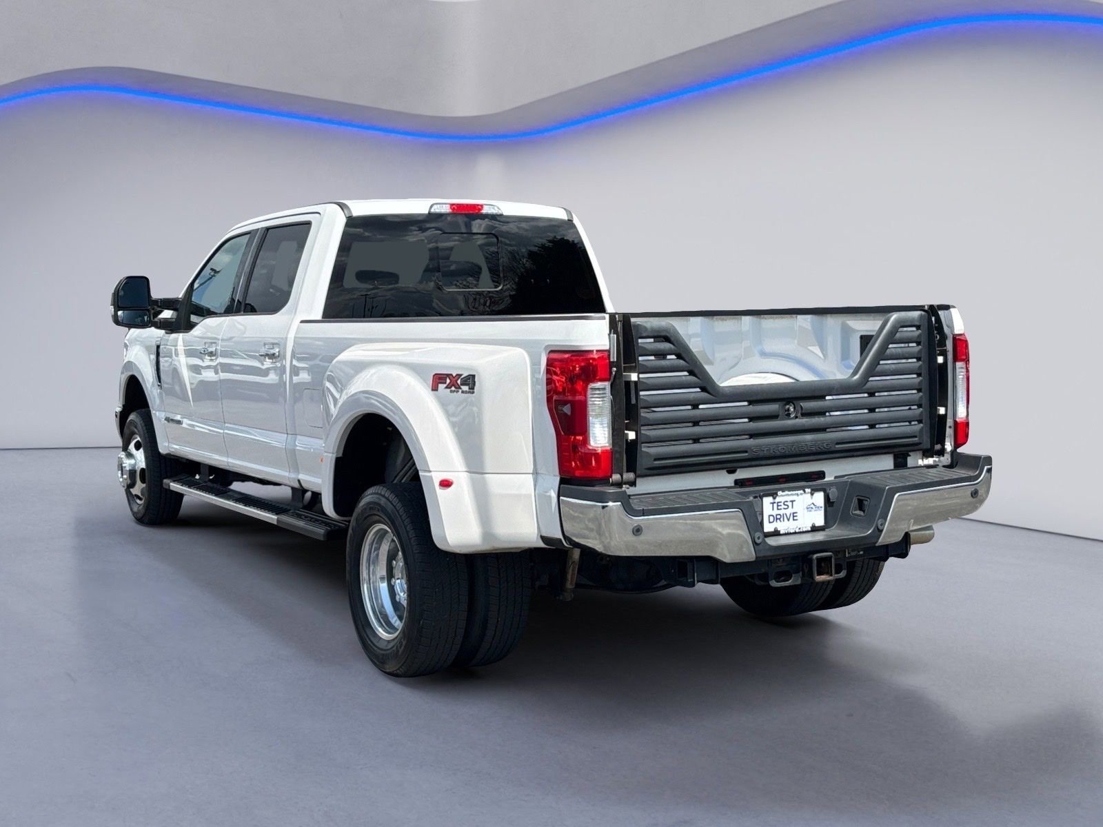 Used 2024 Ford F350 Lariat w/ Lariat Ultimate Package image 3
