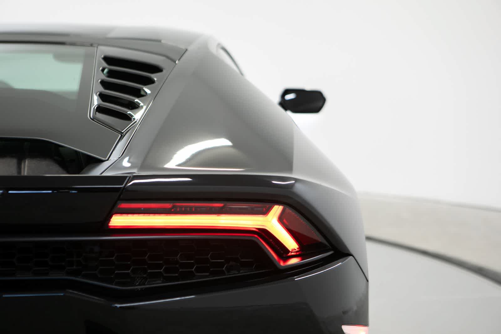 Used 2015 Lamborghini Huracan LP 610-4 AWD/4WD image 33