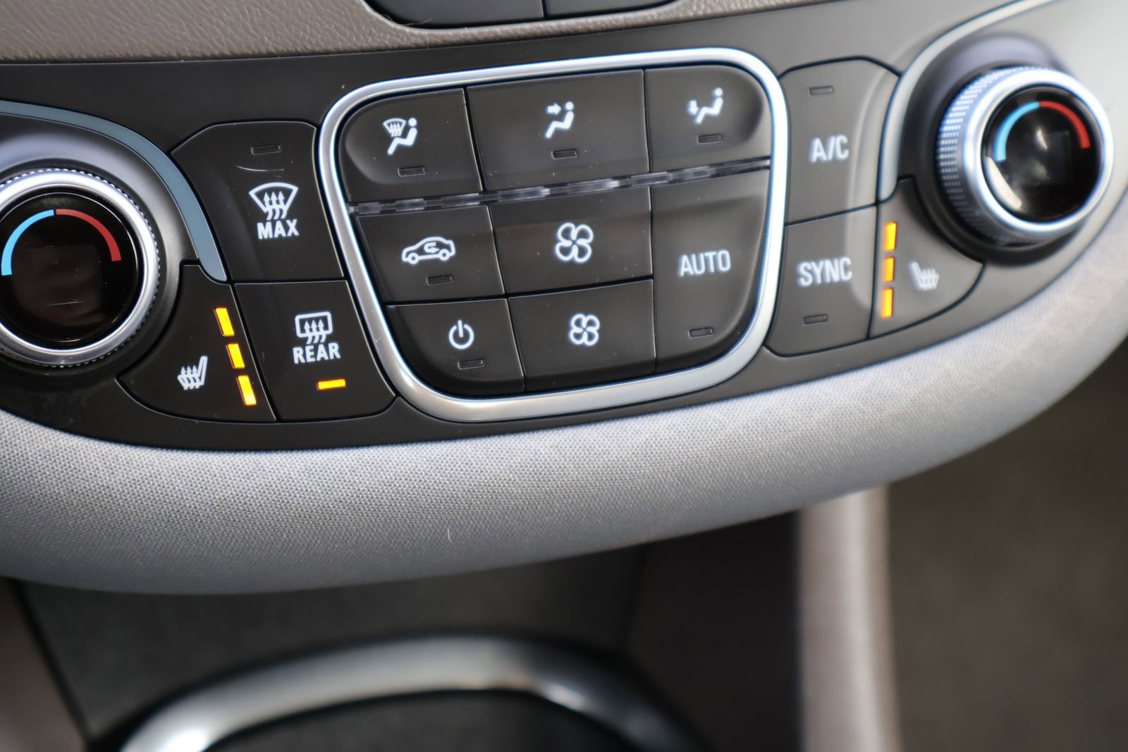 Used 2025 Chevrolet Malibu LT image 28