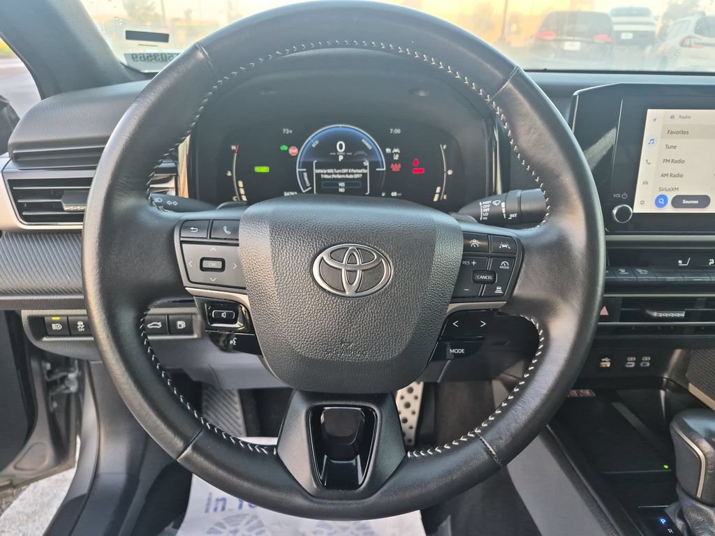 Used 2025 Toyota Camry SE FWD image 14