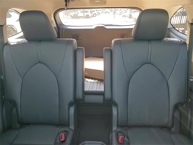 Used 2025 Toyota Highlander Platinum image 22